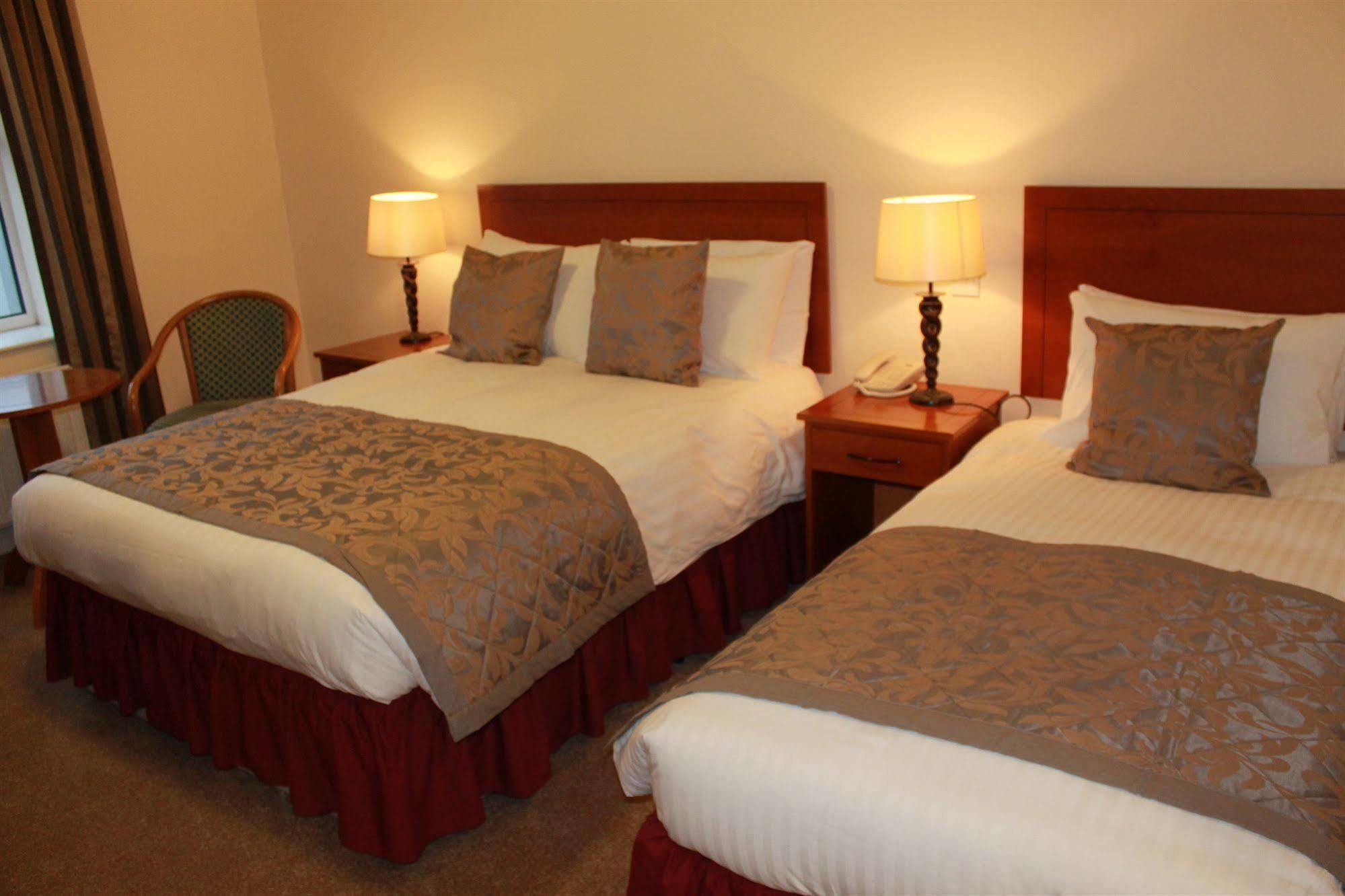 The Clonakilty Hotel Bagian luar foto